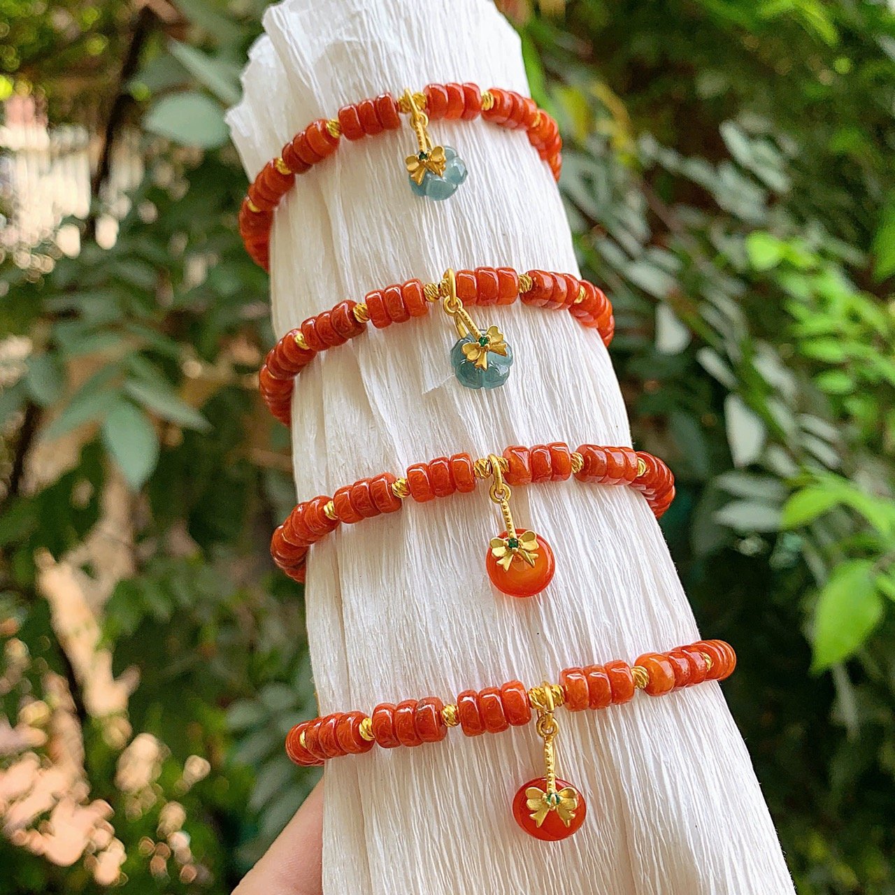 Vòng Tay Ngọc Phỉ Thuý Huyết – Điểm Nhấn Hoa Mai May Mắn